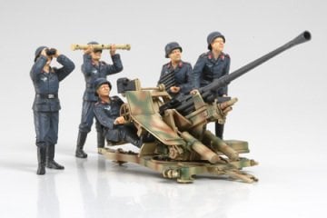 German Flak 37 w/Crew