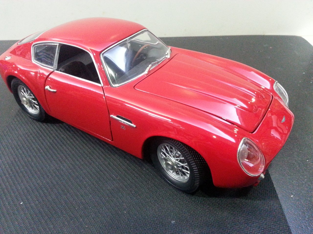 ASTON ARTIN 1962 DB4 GT 1/18