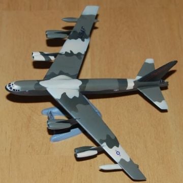1/200 BOEING B52H STRATOFORTRESS DML NO:2002