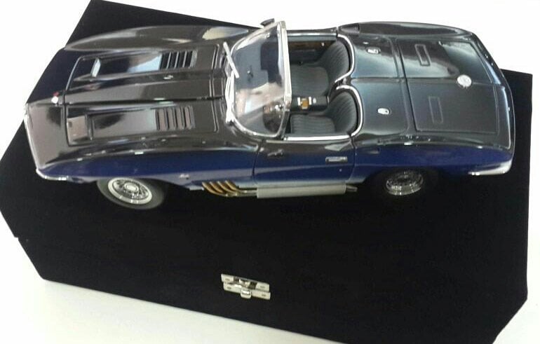 1/18 Corvette Diecast Model